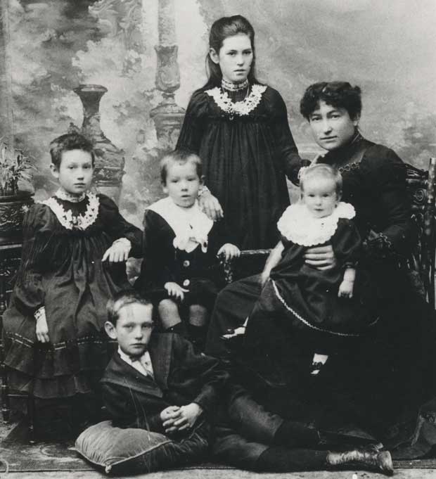 Helena (Dadswell) Norwood and family