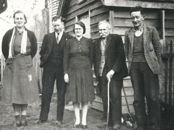 Dadswell family members at Warrak, Victoria